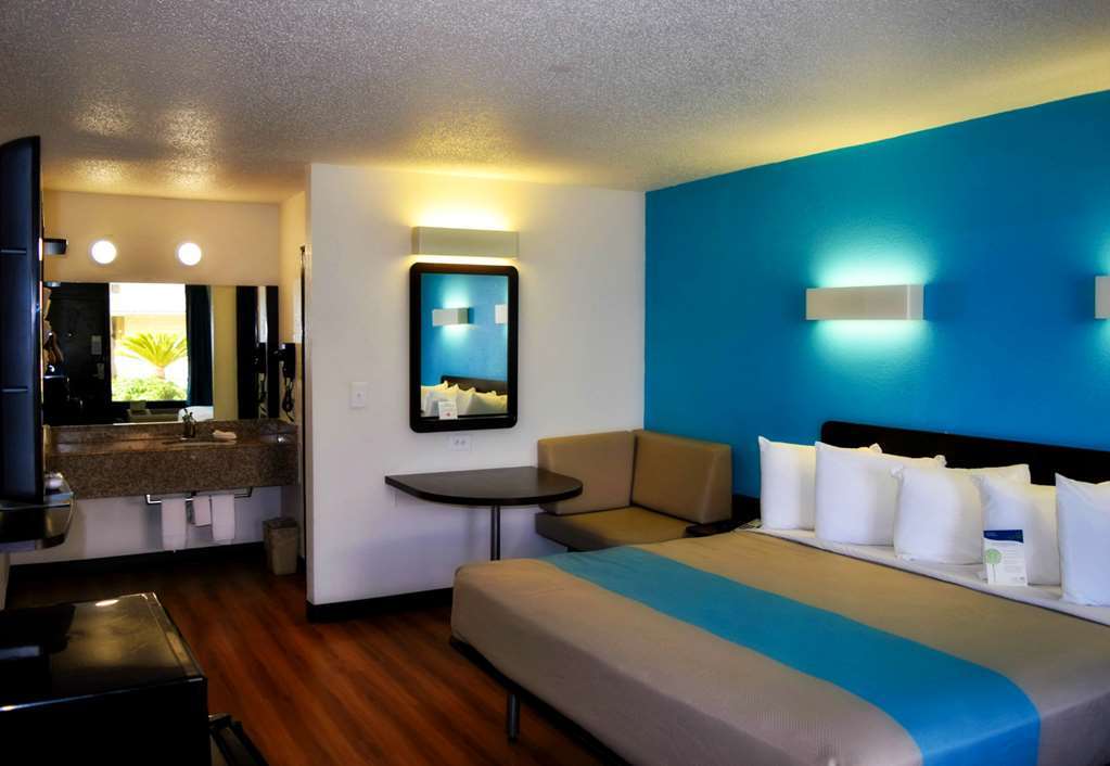 Sky Palace Inn & Suites By Jasper Beeville Номер фото